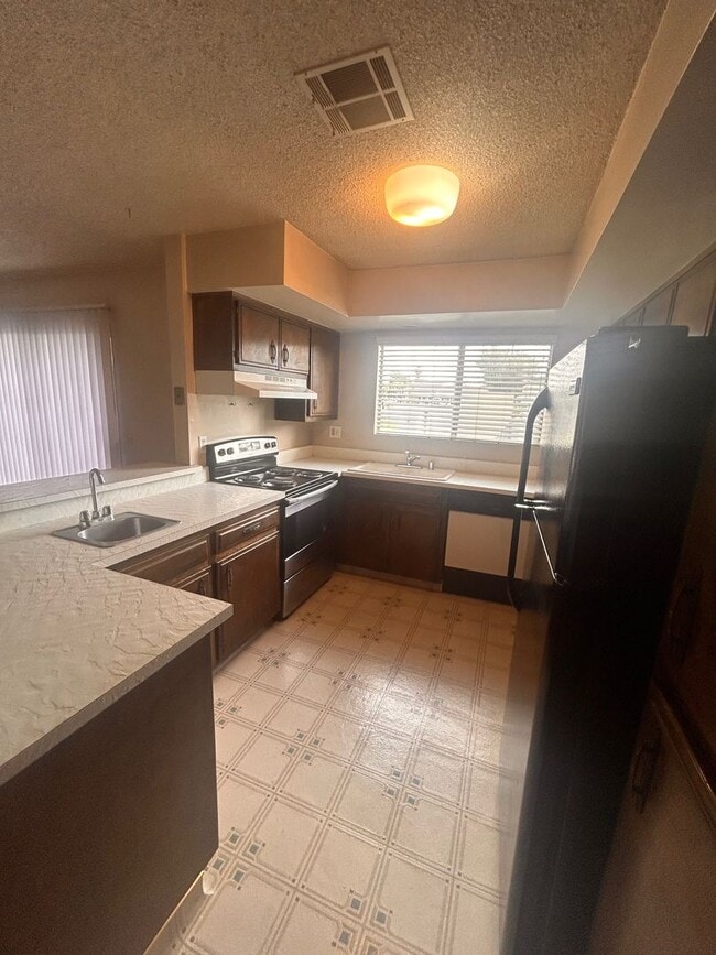 Photo - Cute home for rent in Visalia!