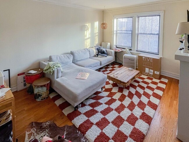 Building Photo - 2606 W Gunnison St Unit 4