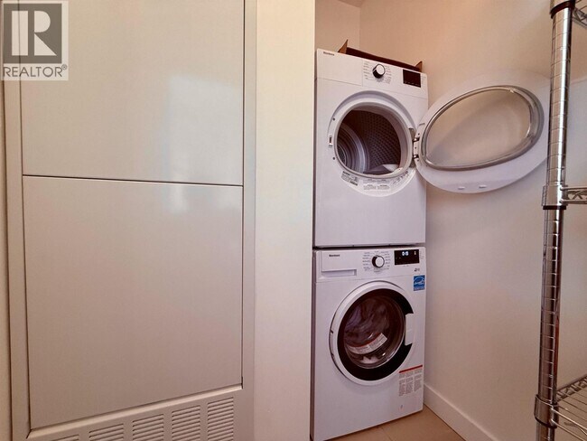 Photo - 5681 Birney Ave Unité 405