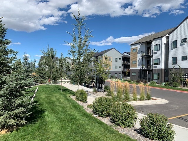 Building Photo - Top Floor-Gorgeous Unit Stunning Views-Luxury Rental