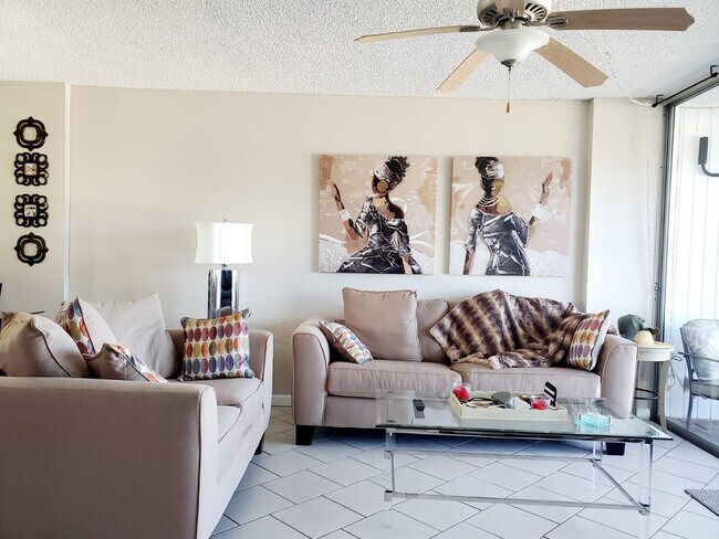 Photo - 120 Royal Pk Dr Unit B4