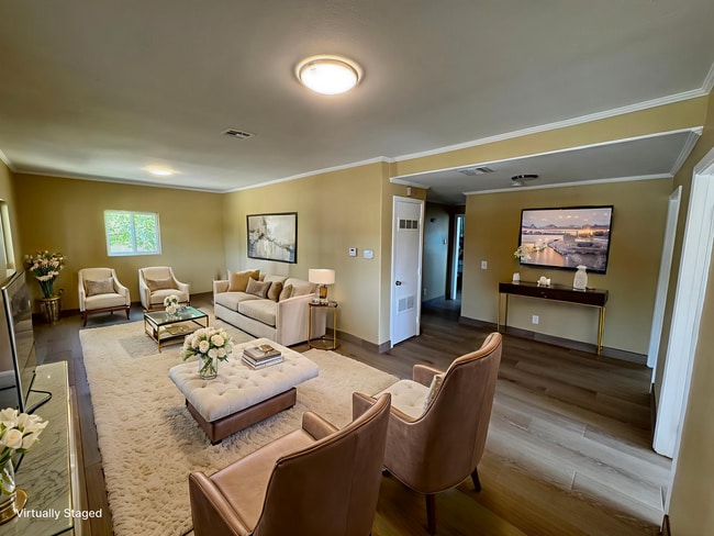 Building Photo - Newly Renovated 3 Bed, 3 Bath Ground Floor... Rental