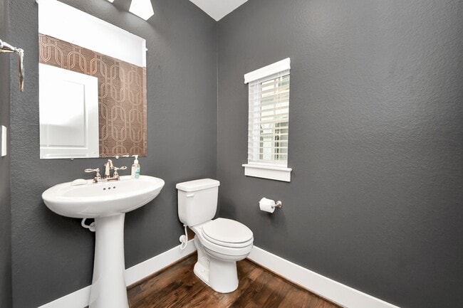 Photo - 2704 Freund St