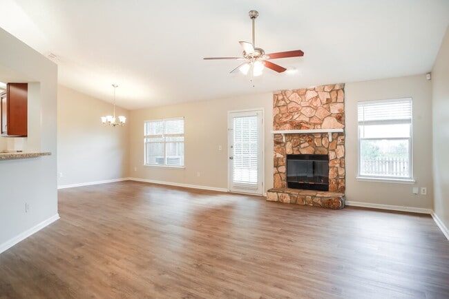 Photo - 380 Willow Green Dr