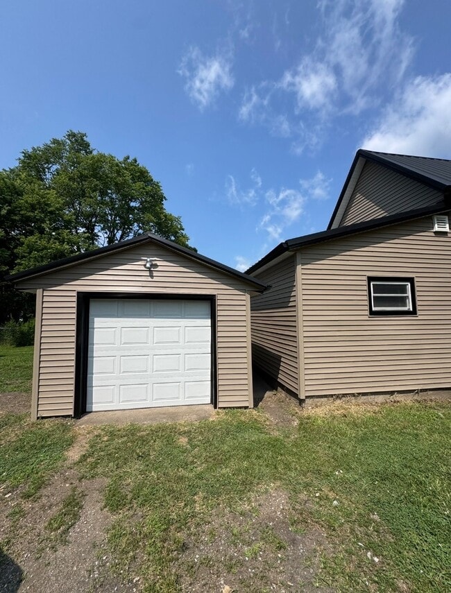 Photo - 601 W Wolf Ave