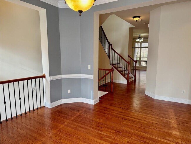 Photo - 1303 Creekside Pl SE