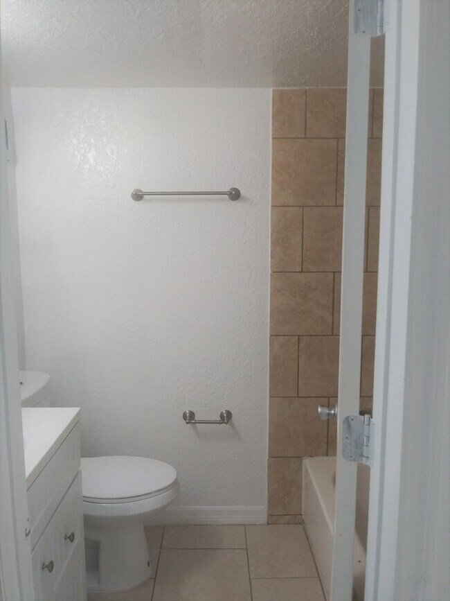 Photo - 1 Bedroom Apartment in Arlington Square Garden! Unit B - B09