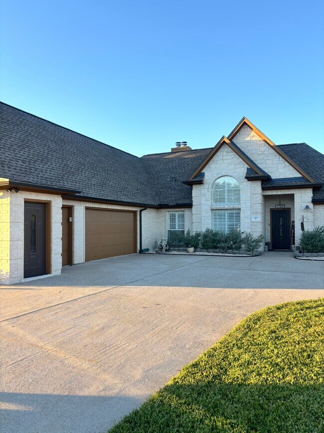 Building Photo - 427 Rice Ave