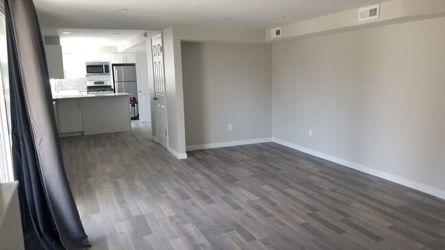 Building Photo - 10282 Golden Willow Dr