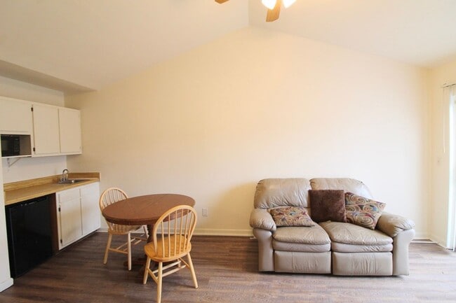 Photo - 1466 Bradley Dr