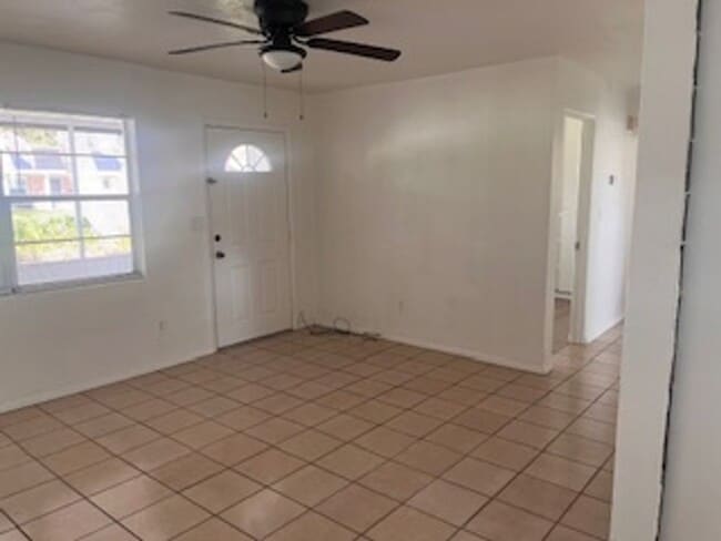 Photo - 1905 E Linda St