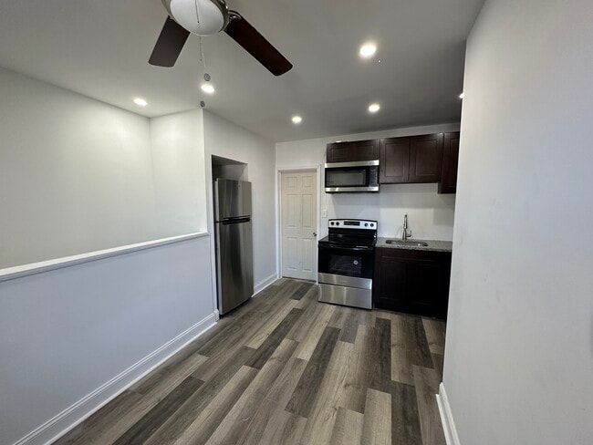 Building Photo - 1603 Penn St Unit 3