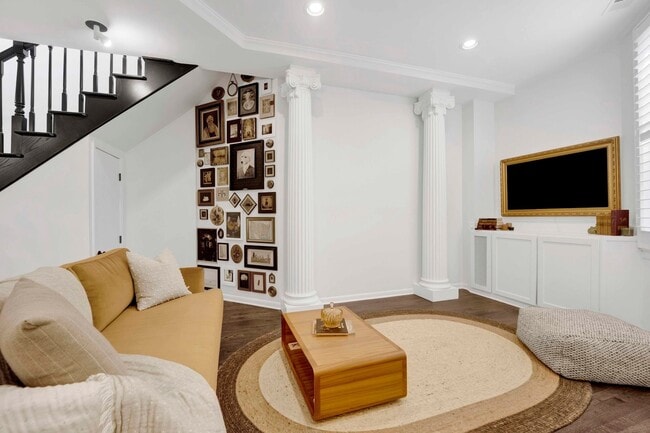 Sala de estar - 223 W Wisconsin St Unidad 3A