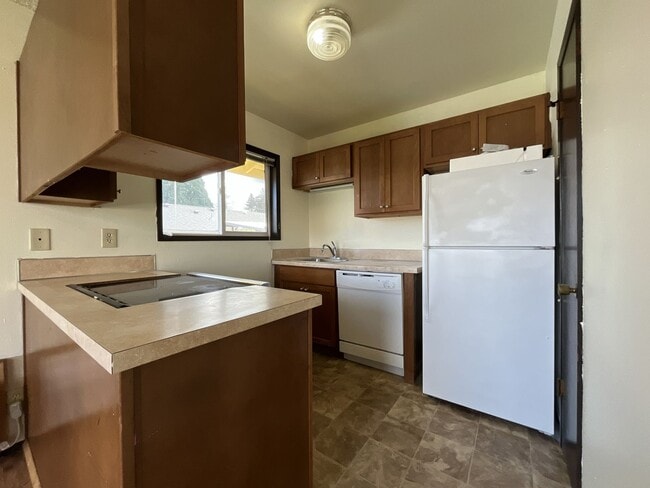 Photo - Spacious 3 Bedroom with Bonus Living Area, Patio & Built in Fireplace Unidad #4660