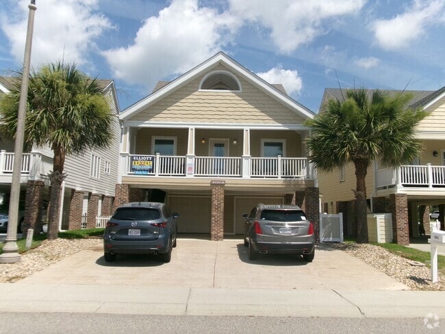 Building Photo - 3 bedroom raised beach home on Ocean Boule...