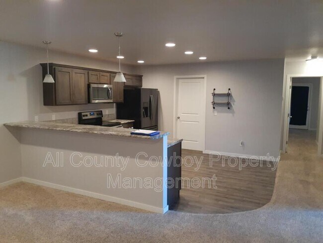 Photo - 1166 Evans St