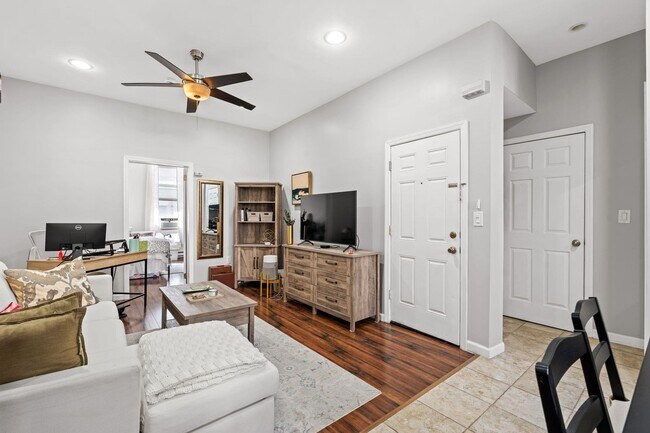 Building Photo - 916 Willow Ave Unit 1