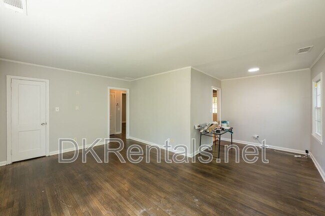 Photo - 1295 Westmont Rd SW