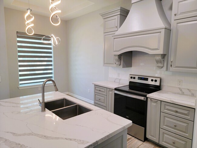 Photo - 429 E Nebraska Rd House