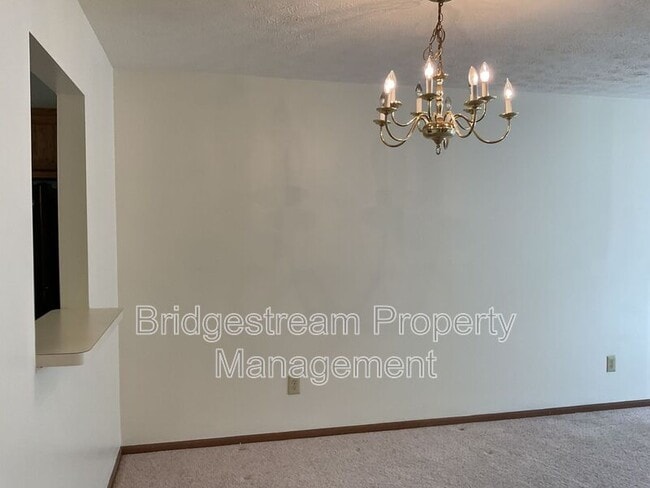 Photo - 4579 Burchdale St