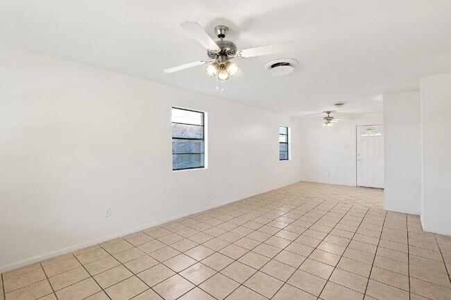 Photo - 202 N 41st St