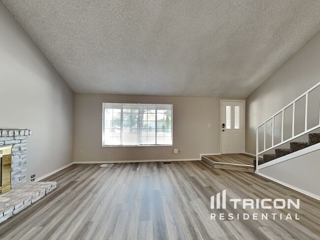 Photo - 2878 Goldy Way