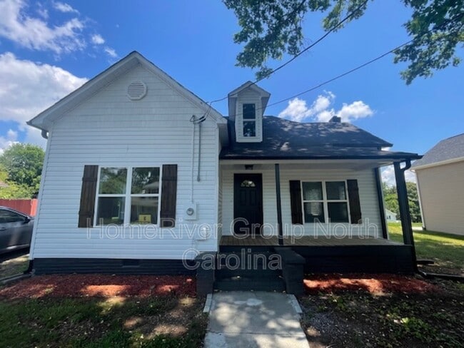 Building Photo - 209 N Davis Ave Rental