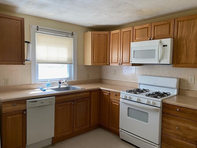 Building Photo - 460A Highland Ave Unit 2
