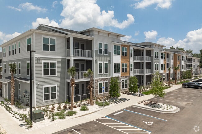 Building Photo - The Quinn Luxury Apartments