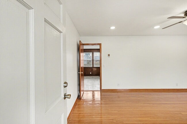 Photo - 3 Bedroom w/Den, 2.5 Bath-