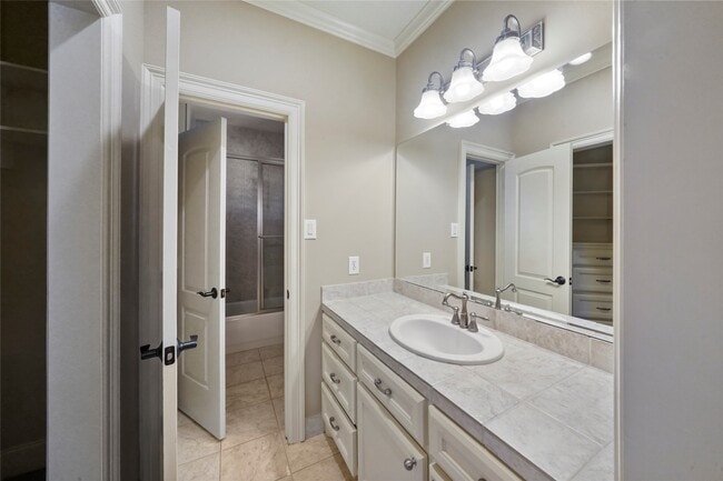 Building Photo - 30 N Palmiera Cir