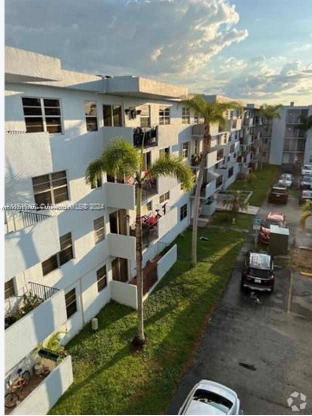Building Photo - 1221 SW 122nd Ave Unit 401 Rental