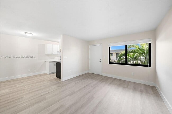 Building Photo - 1330 W 29th St Unit 29