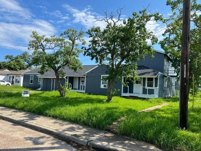 Photo - 527 W 8th St