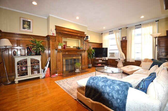 1793 Beacon St Unidad 5