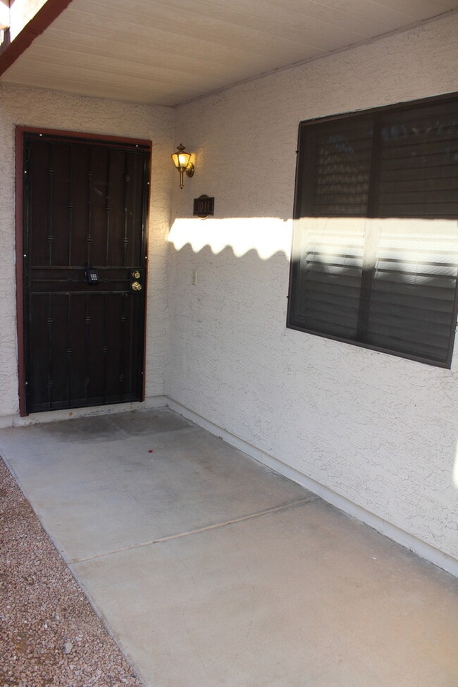 Nice 2 bedroom 2 bath condo!