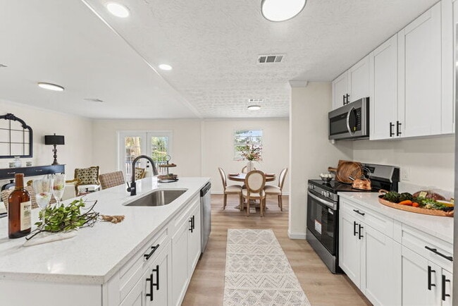 Photo - Orange Park 4 Bedroom Home With Upgraded Features Throughout
