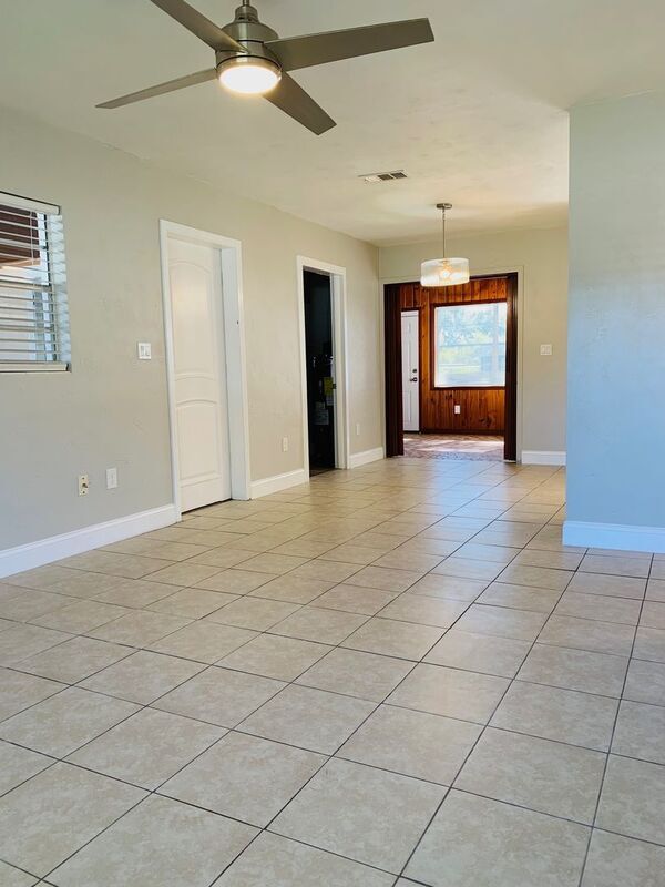 Photo - 811 Lafayette Ln