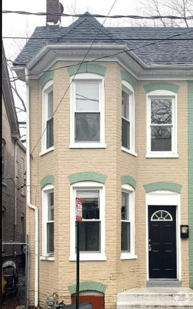 Building Photo - 15 E Lee St Rental
