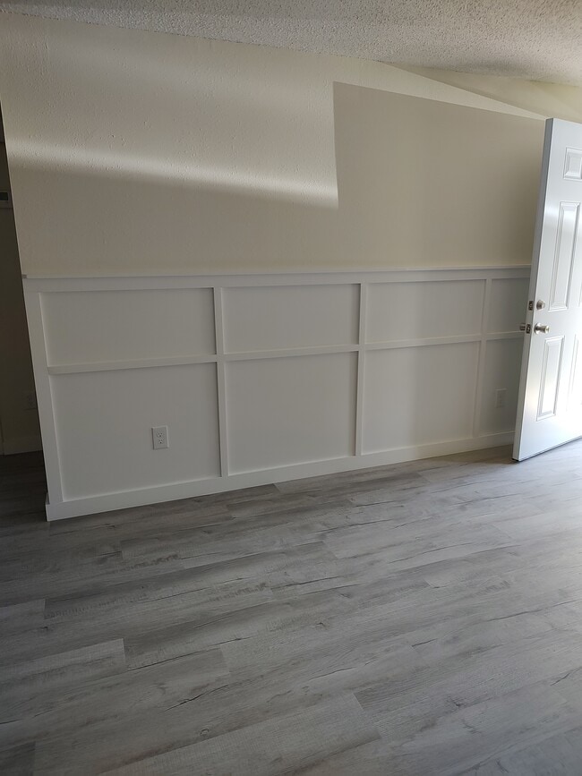 Accent wall in living room - 5931 13th St Unit Front