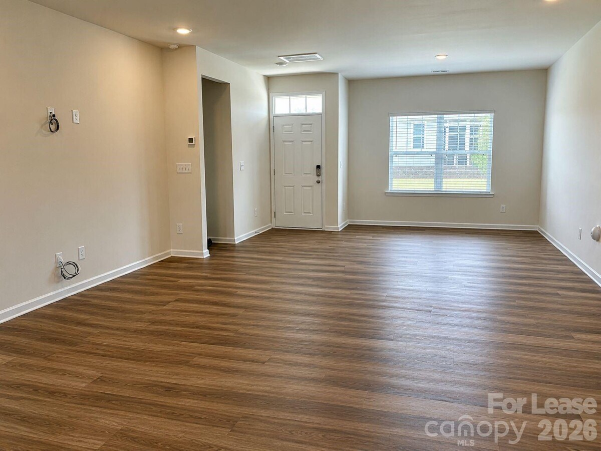 Photo - 302 Sagecroft Ln