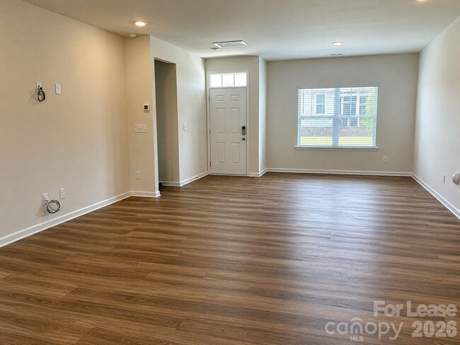 Photo - 302 Sagecroft Ln