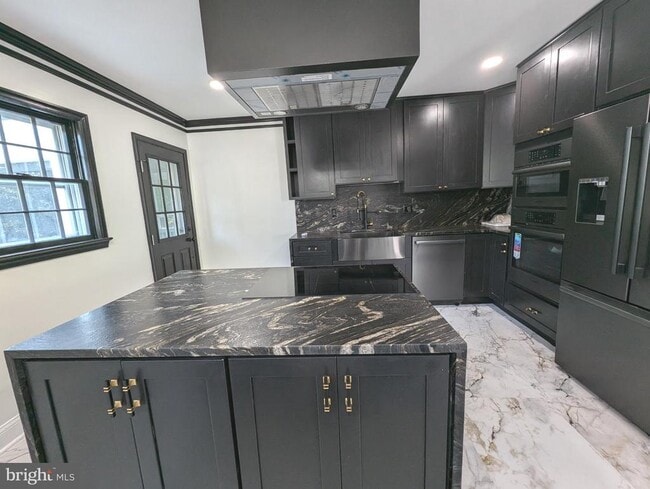 Photo - 2208 Wakefield St