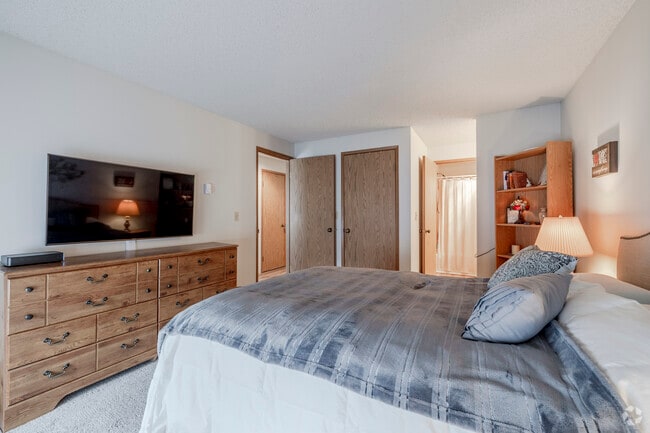 Alameda Unit - 2BR, 1.5BA - 980SF - Primary Bedroom