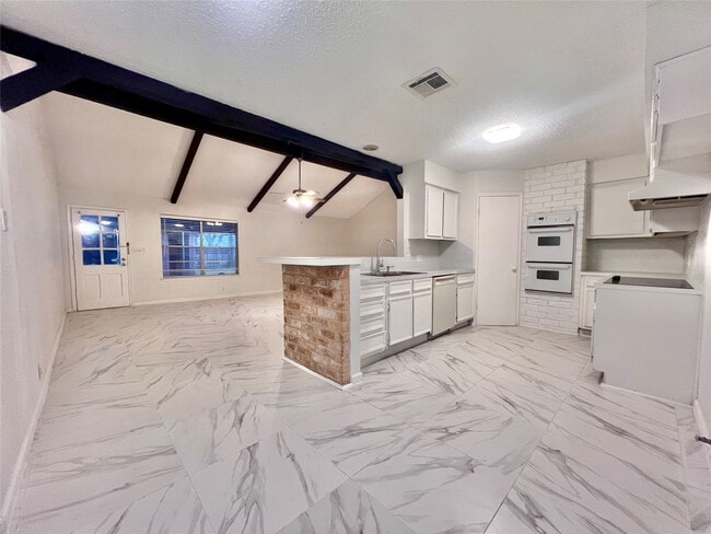 Building Photo - 23111 Bayleaf Dr