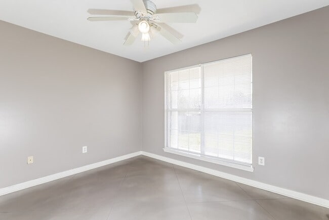 Photo - 102 Red Oak Cove