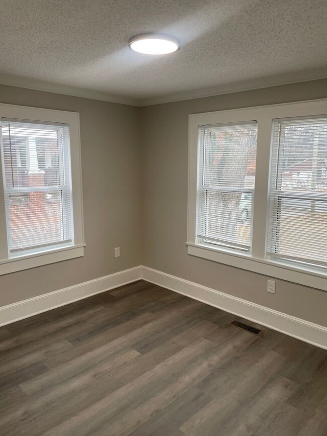 Photo - 3740 S Main St