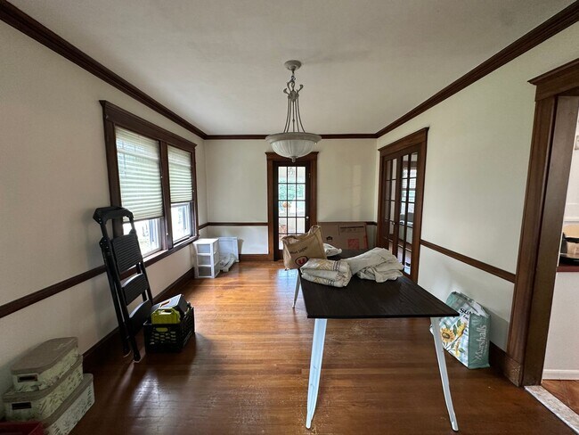 Photo - 3 Bed/1.5 Bath - Backyard - Off-Street Parking - Oak Square