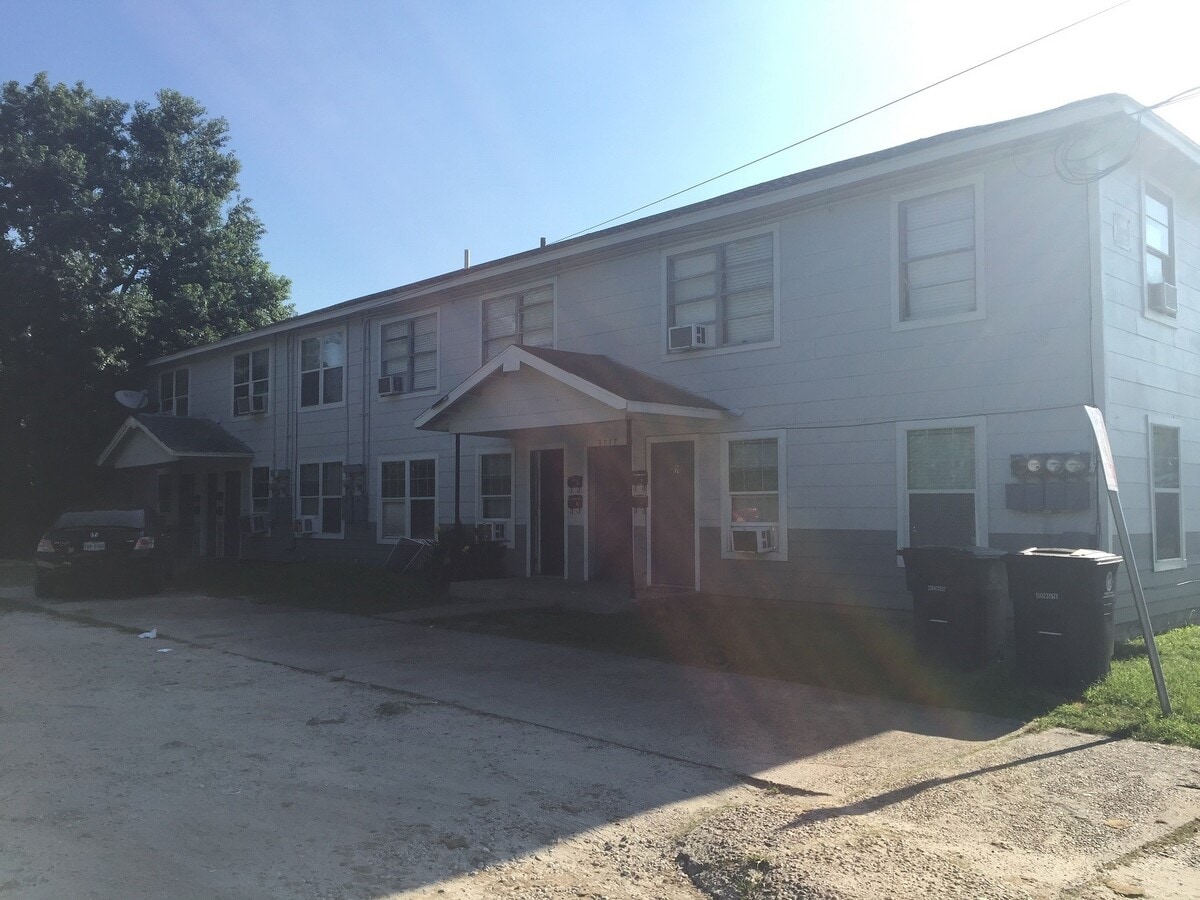 Photo - 3717 Tuam St Unit 3