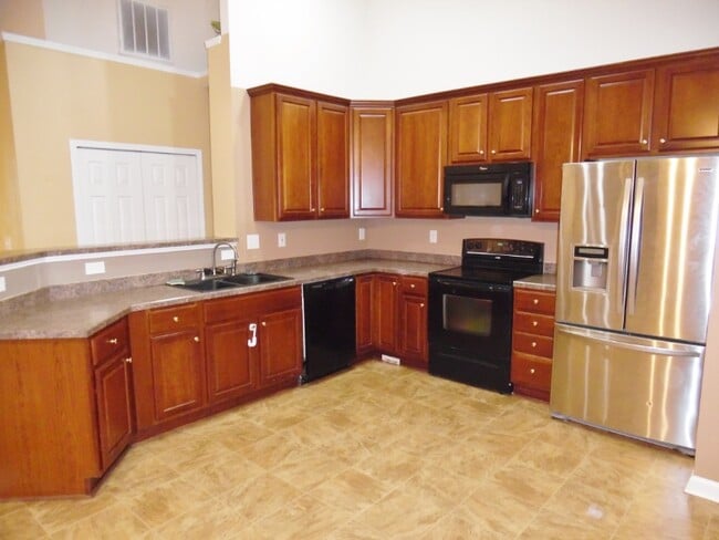 Photo - 422 Plamondon Dr